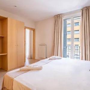 Classy 3bed 3bath In Eixample Barcelona
